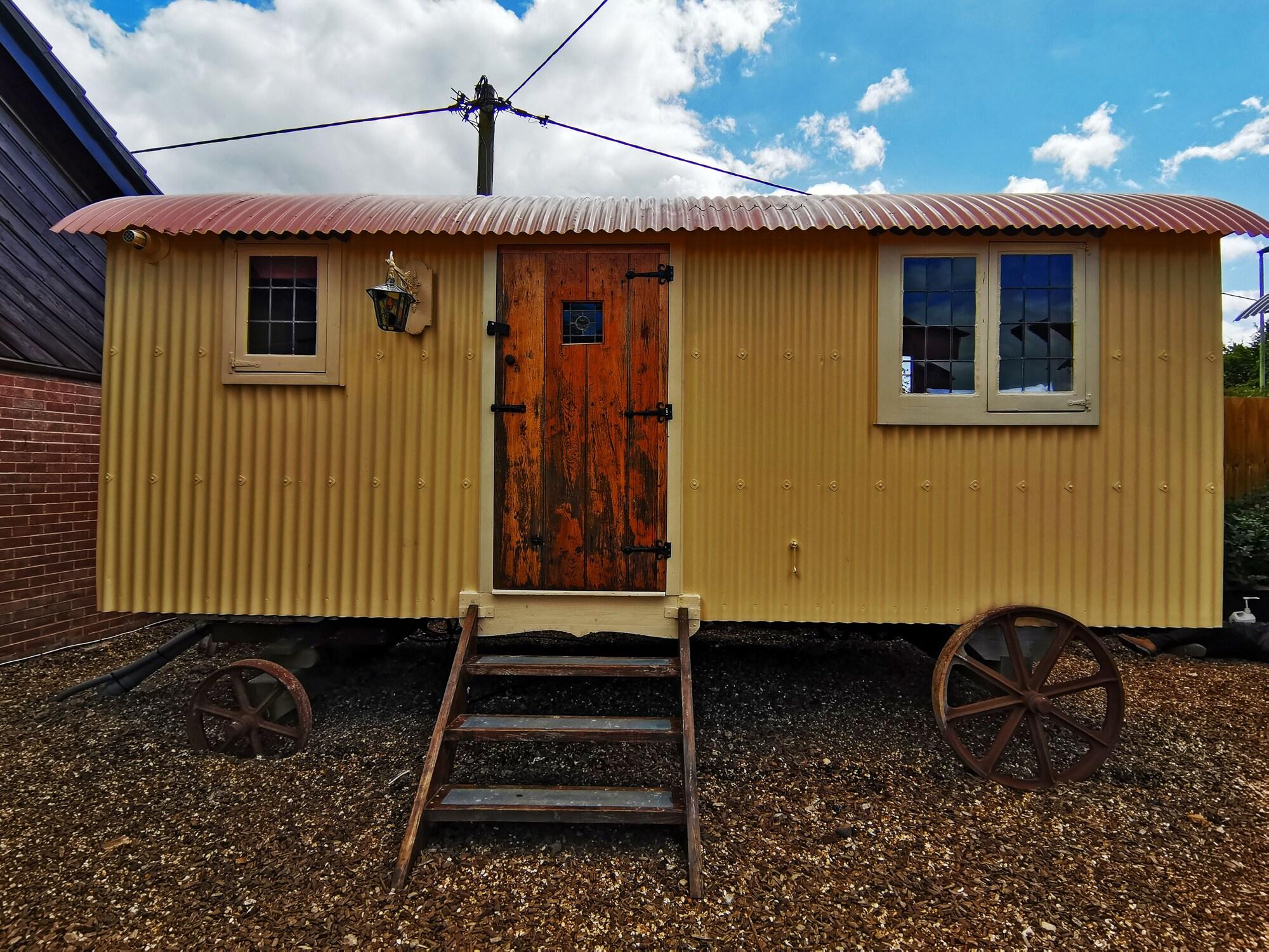 Stonehenge Inn&Shepherd's Huts Bulford Exterior foto