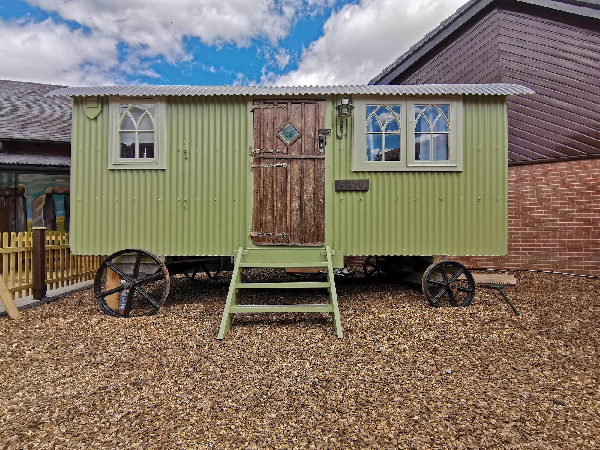 Stonehenge Inn&Shepherd's Huts Bulford Exterior foto