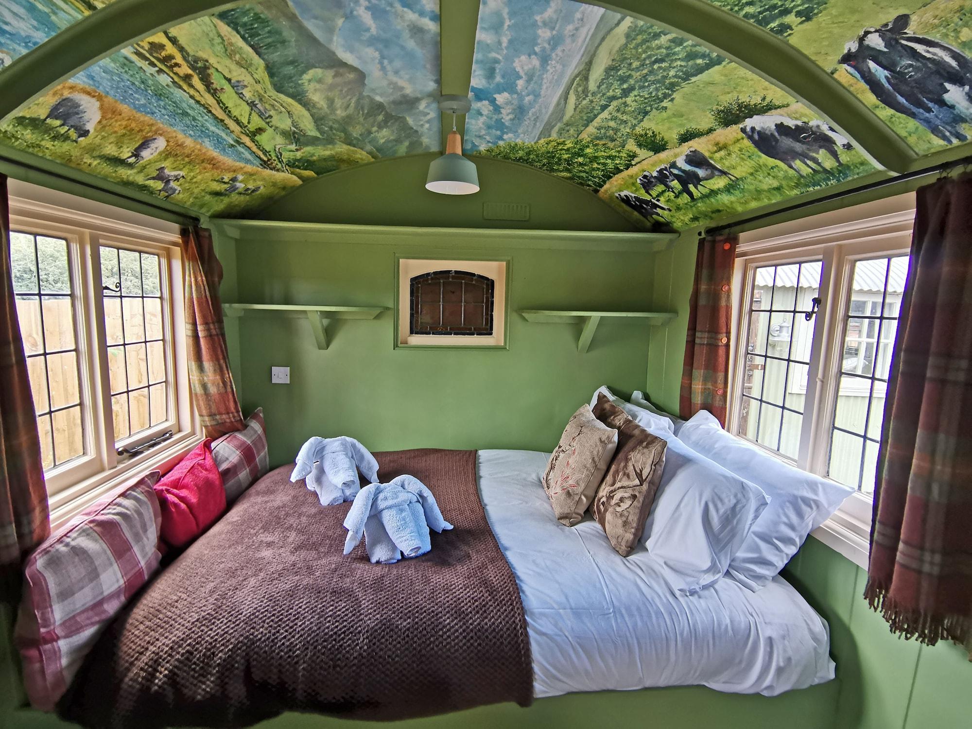 Stonehenge Inn&Shepherd's Huts Bulford Exterior foto