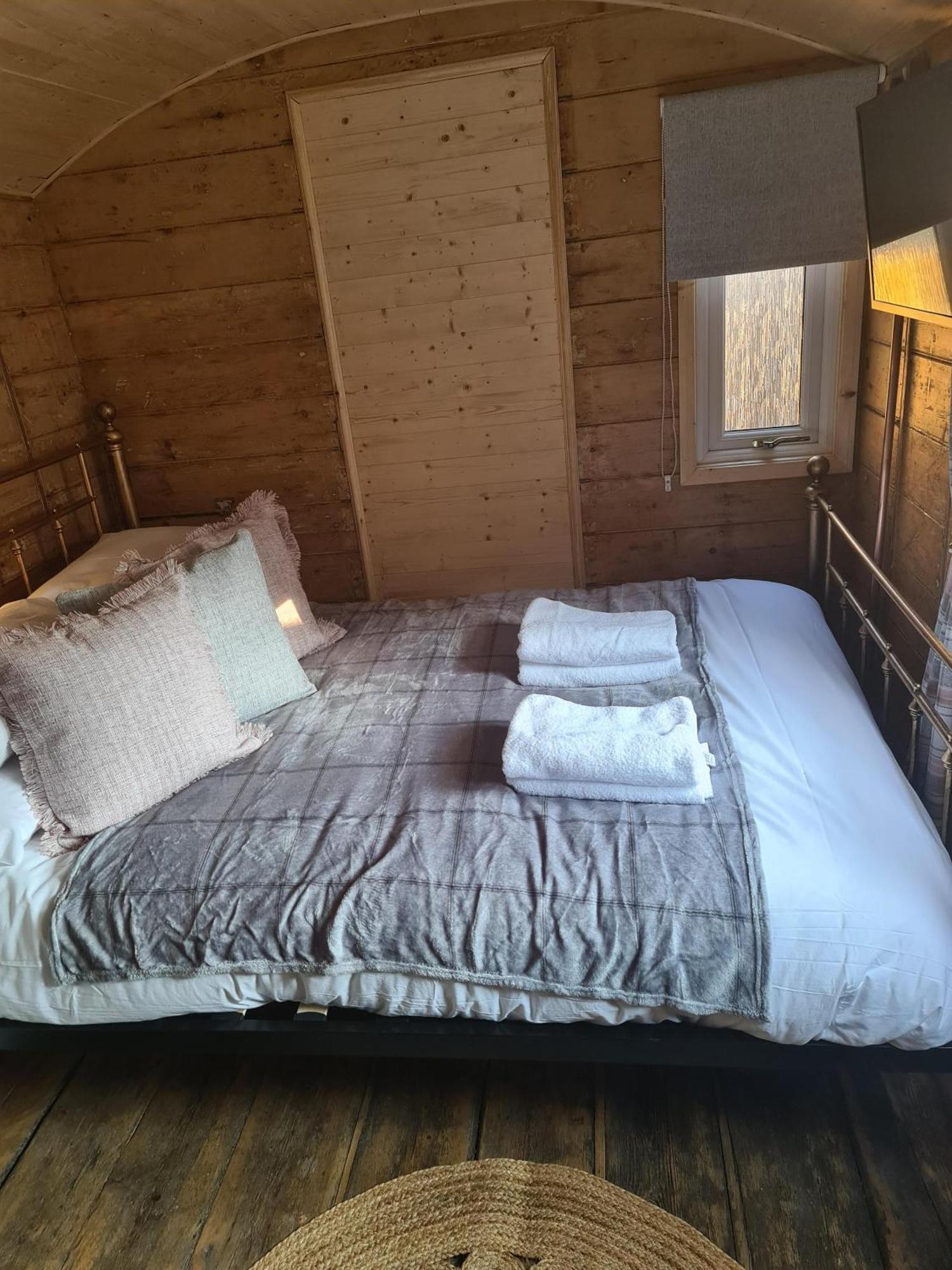 Stonehenge Inn&Shepherd's Huts Bulford Zimmer foto