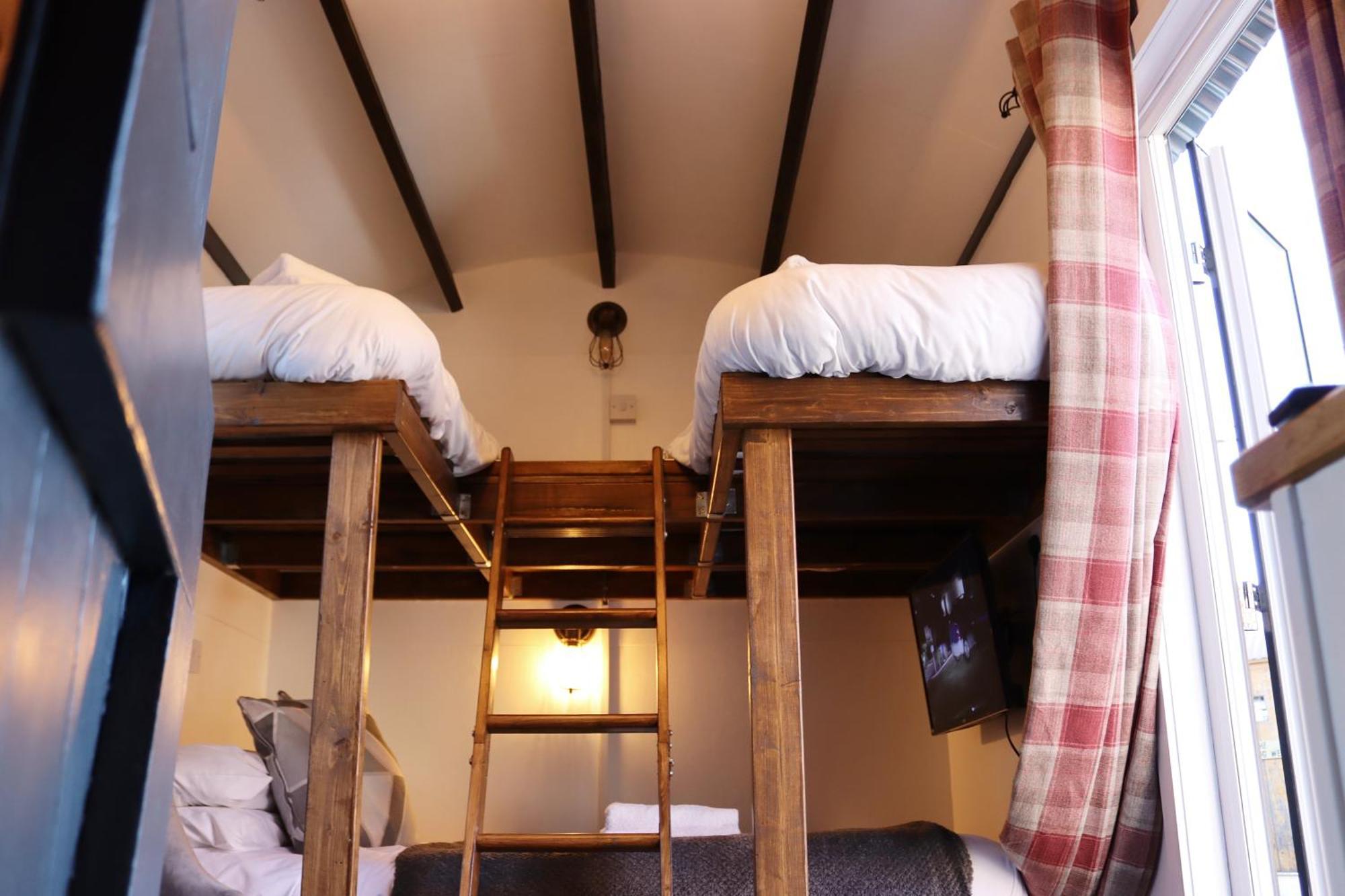 Stonehenge Inn&Shepherd's Huts Bulford Zimmer foto