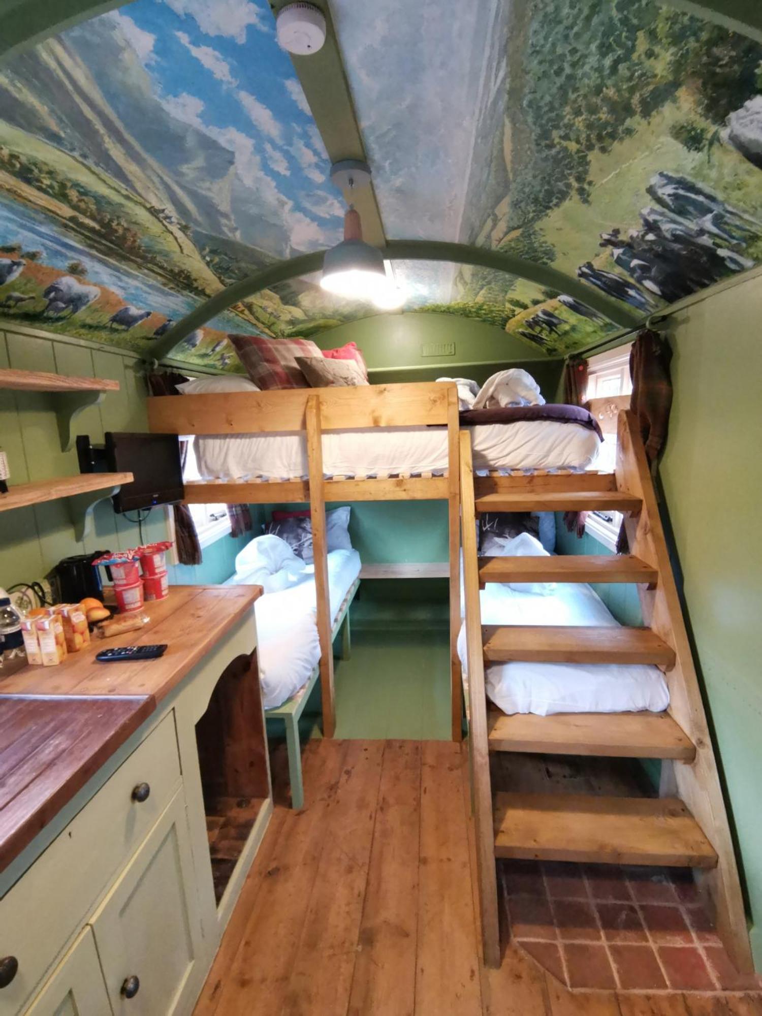 Stonehenge Inn&Shepherd's Huts Bulford Zimmer foto