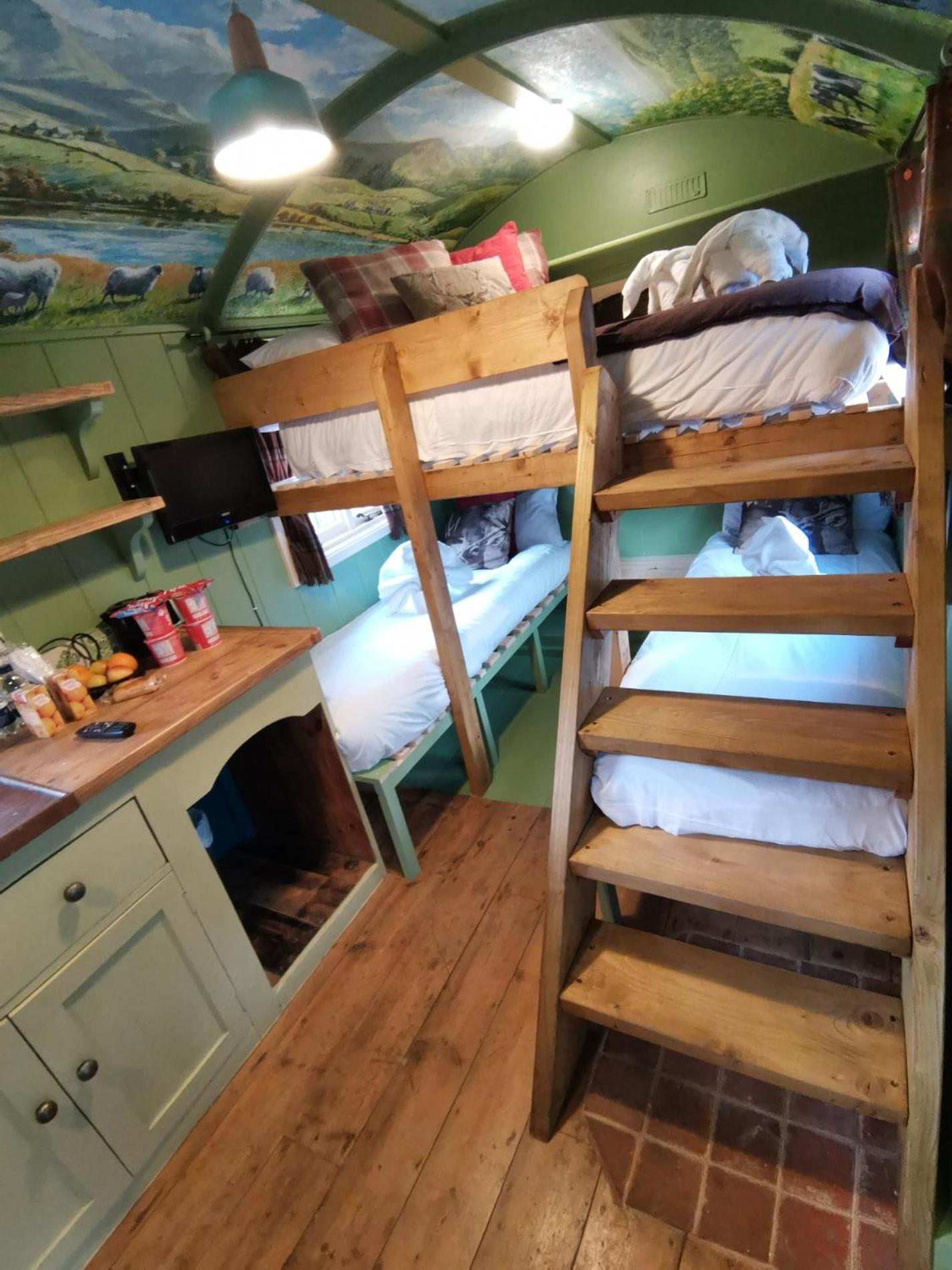 Stonehenge Inn&Shepherd's Huts Bulford Zimmer foto