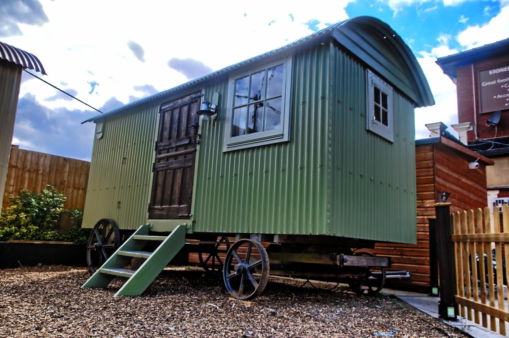 Stonehenge Inn&Shepherd's Huts Bulford Zimmer foto