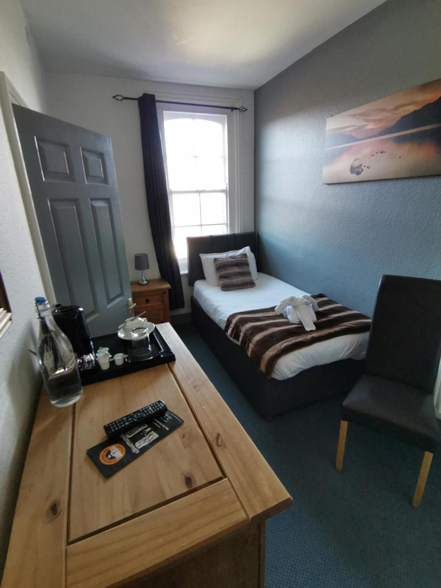 Stonehenge Inn&Shepherd's Huts Bulford Zimmer foto